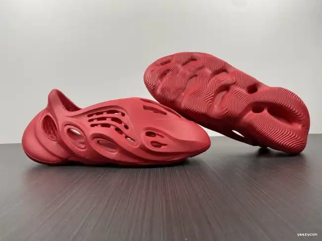 Adidas CW3355 Foam Yeezy Red 0703